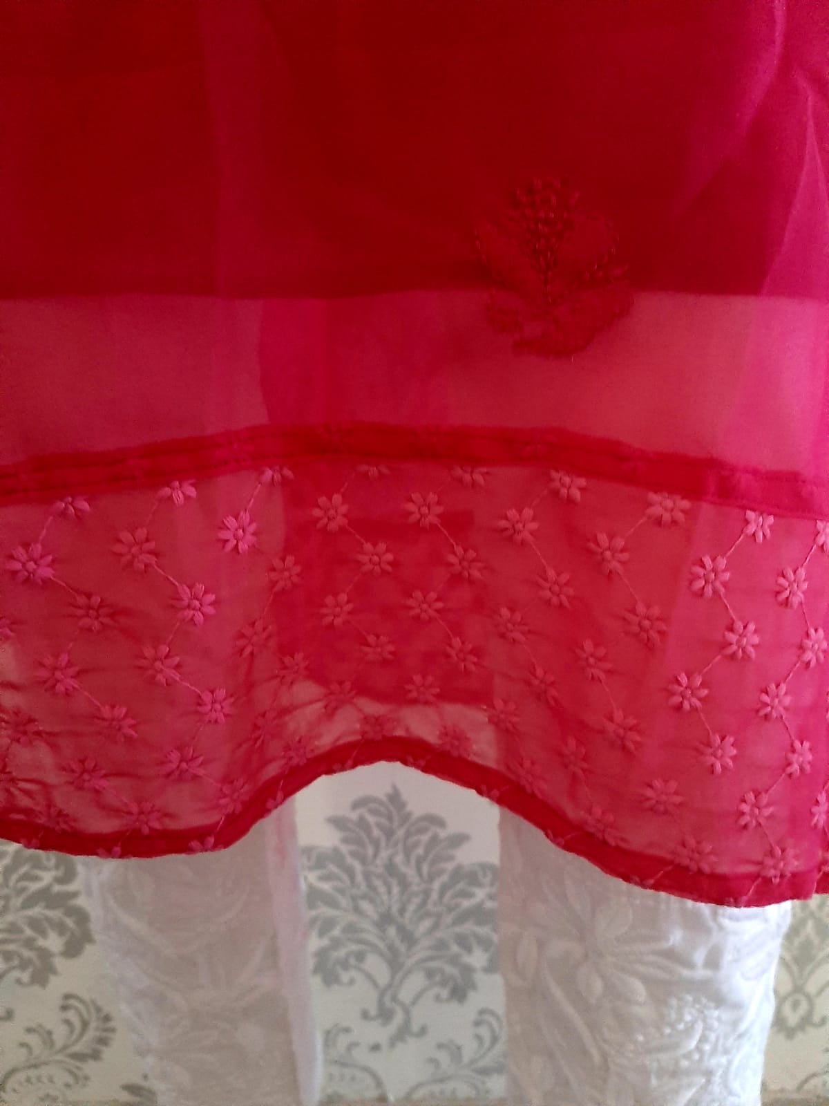 Havoka Georgette Tone-to-Tone Chikankari Kurti With Inner