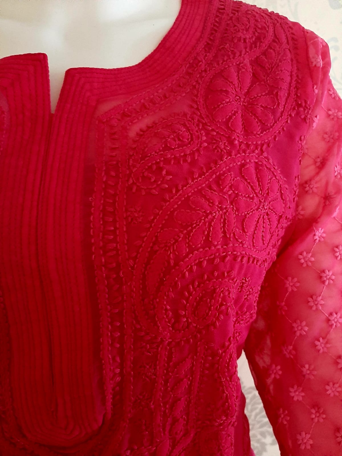 Havoka Georgette Tone-to-Tone Chikankari Kurti With Inner