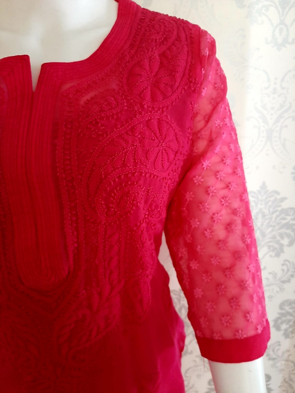 Havoka Georgette Tone-to-Tone Chikankari Kurti With Inner