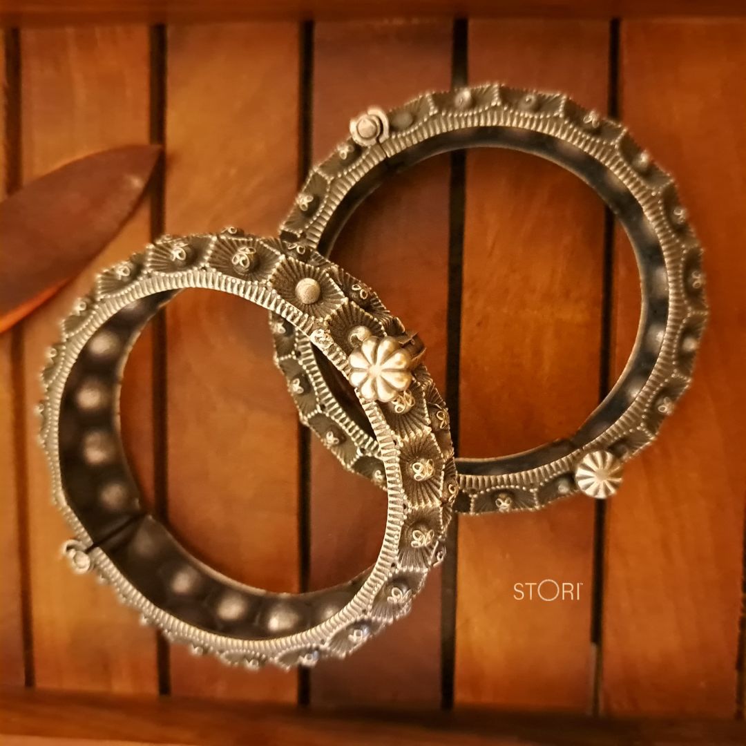 Honeycomb Pattern Oxidised Openable Kada / Bracelet