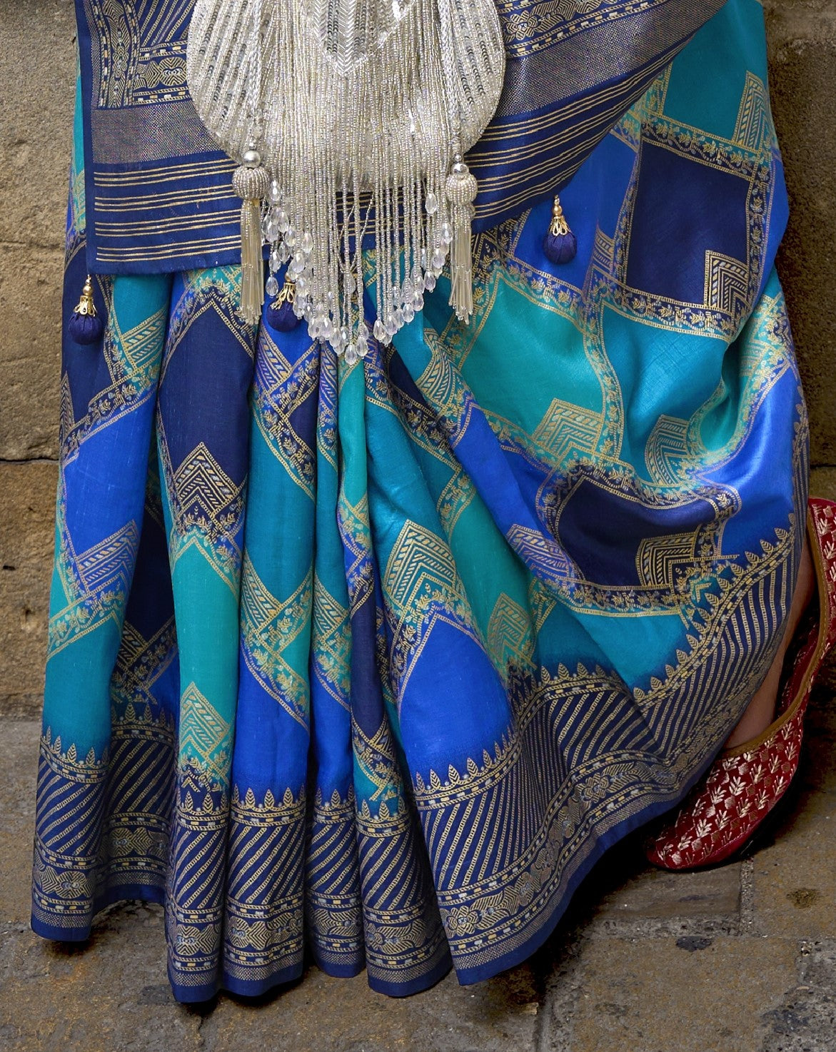 Banarasi Silk Saree With Blue Diamond Palettes