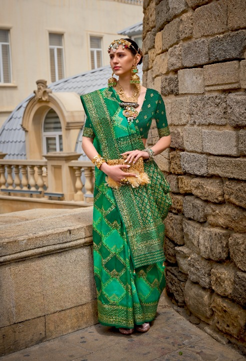 Banarasi Silk Saree With Green Diamond Palettes