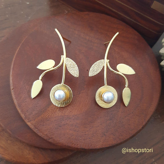 Cherry Twig Natural Pearl Earrings