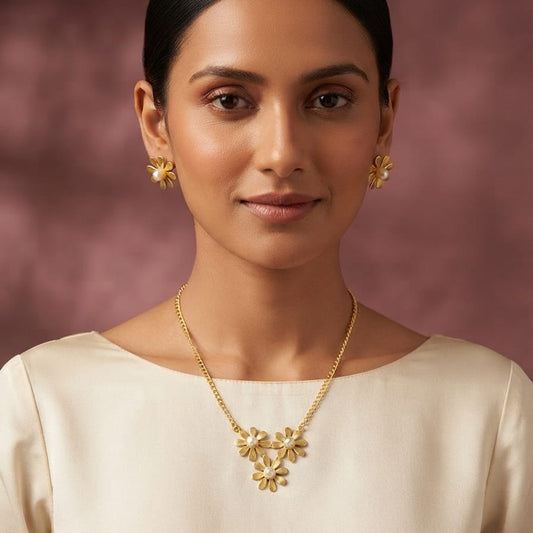 Flores Golden & Pearl Necklace Set