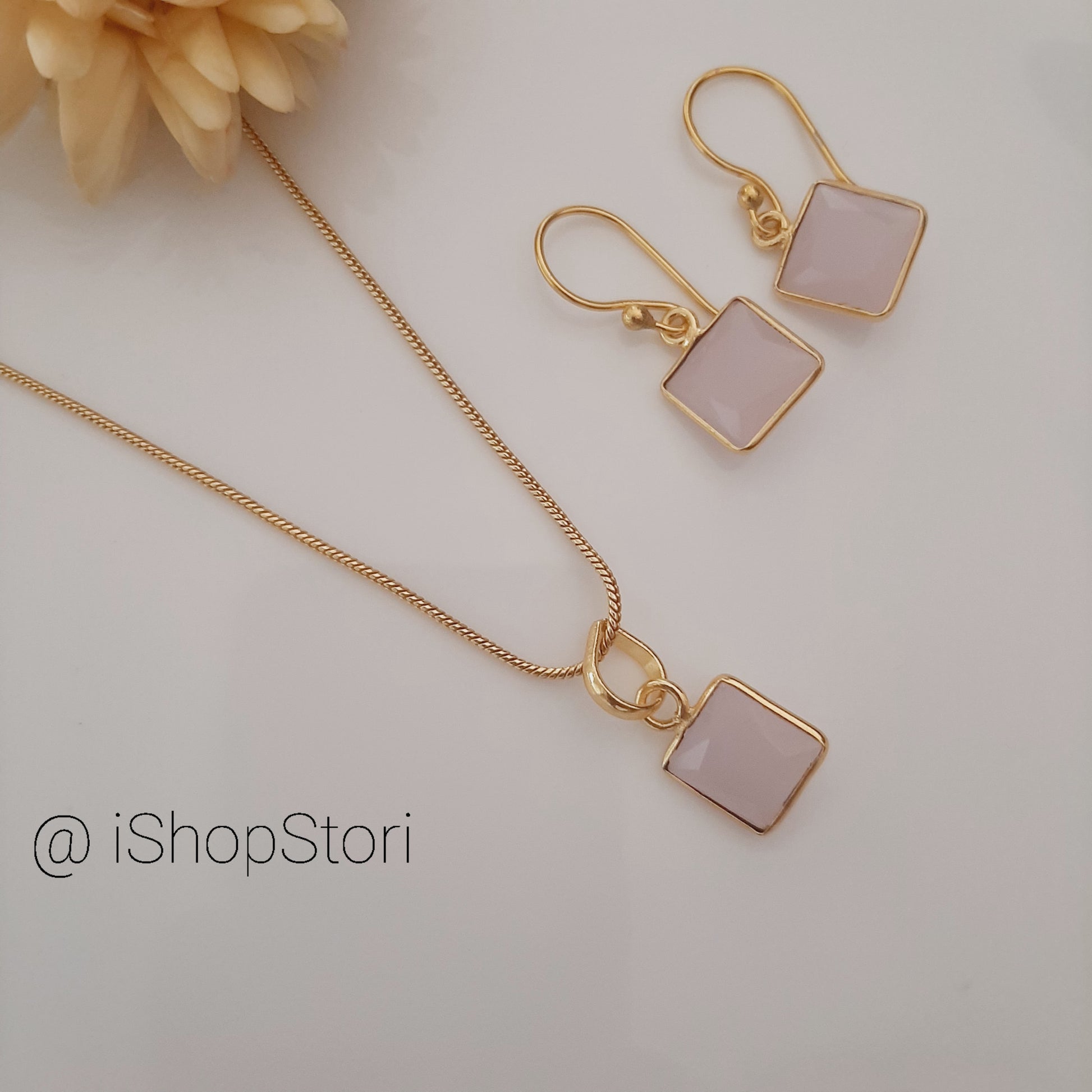 Geetika Glossy Square Stone Neckpiece With Earrings