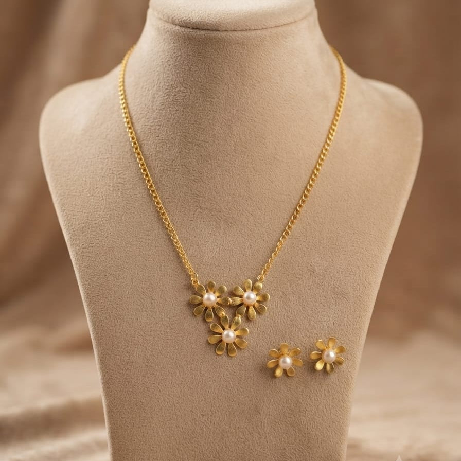 Flores Golden & Pearl Necklace Set