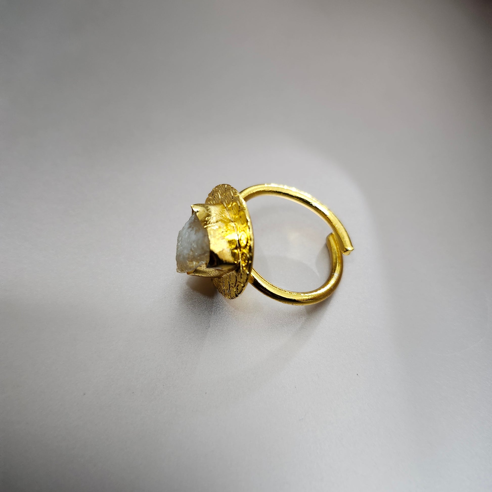 Quartz Raw Stone Textured Disc Finger Ring