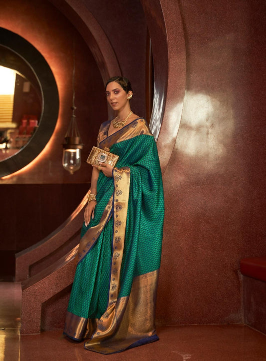 Pine Green Kanjivaram Woven Silk Saree With Zari Pallu
