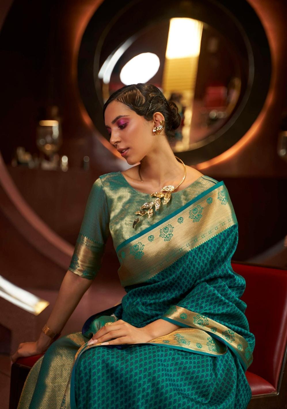 Rama Green Kanjivaram Woven Silk Saree With Zari Pallu