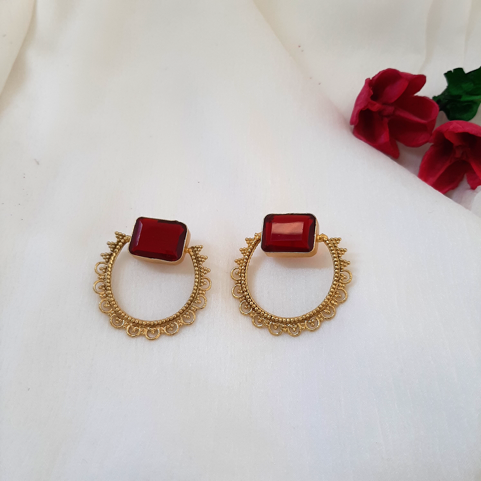 Prati Glossy Stone Round Earrings