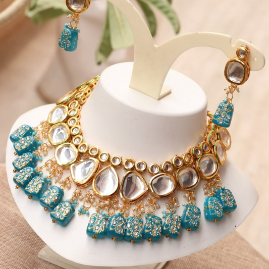 Firozi-colored kundan choker necklace set with a unique style.