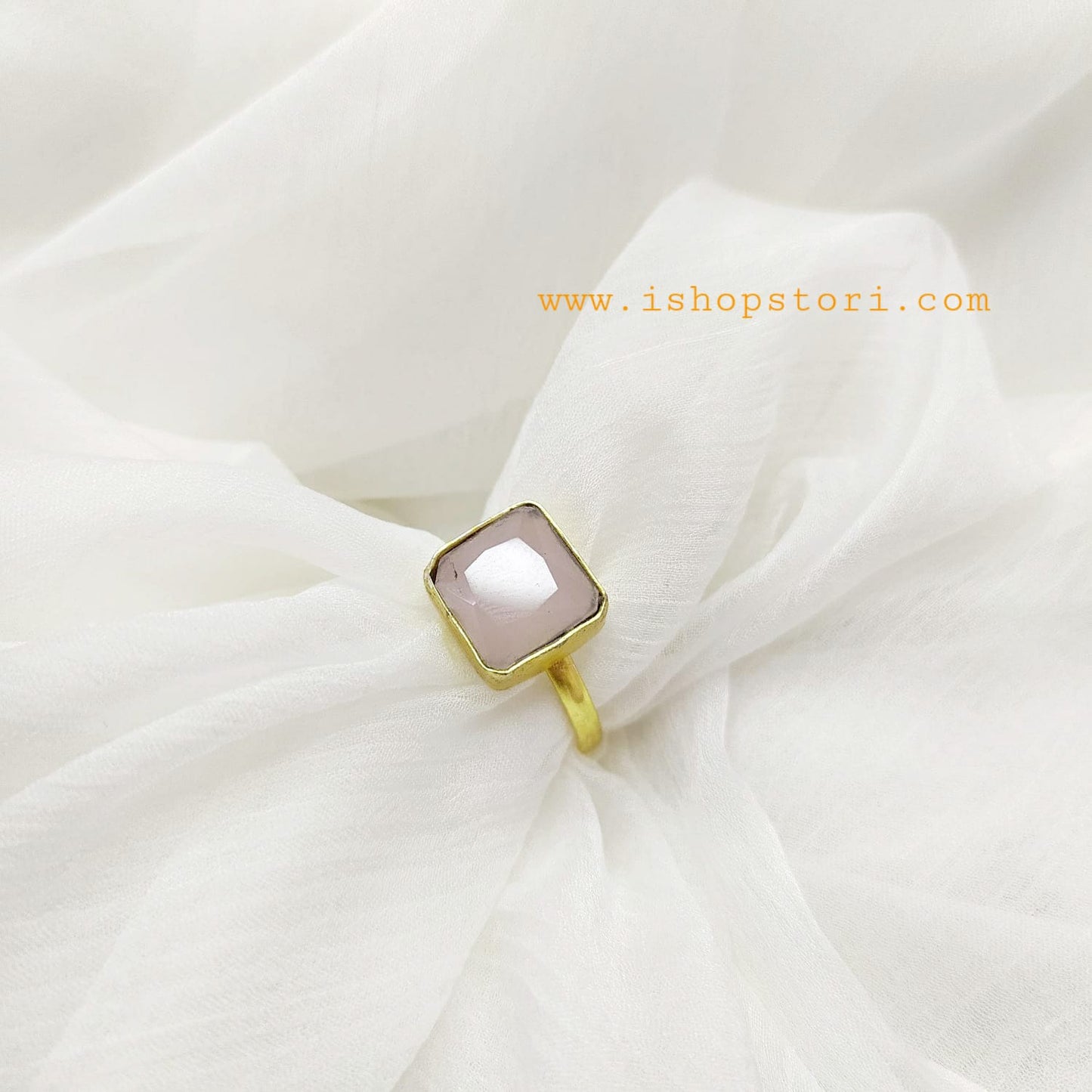 Avani Square Single Stone Glossy Finger Ring