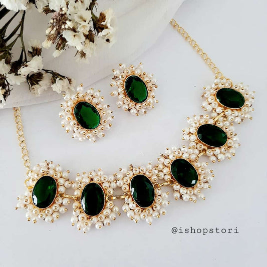 Mahuya Oval Glossy Stones & Pearls Necklace Set