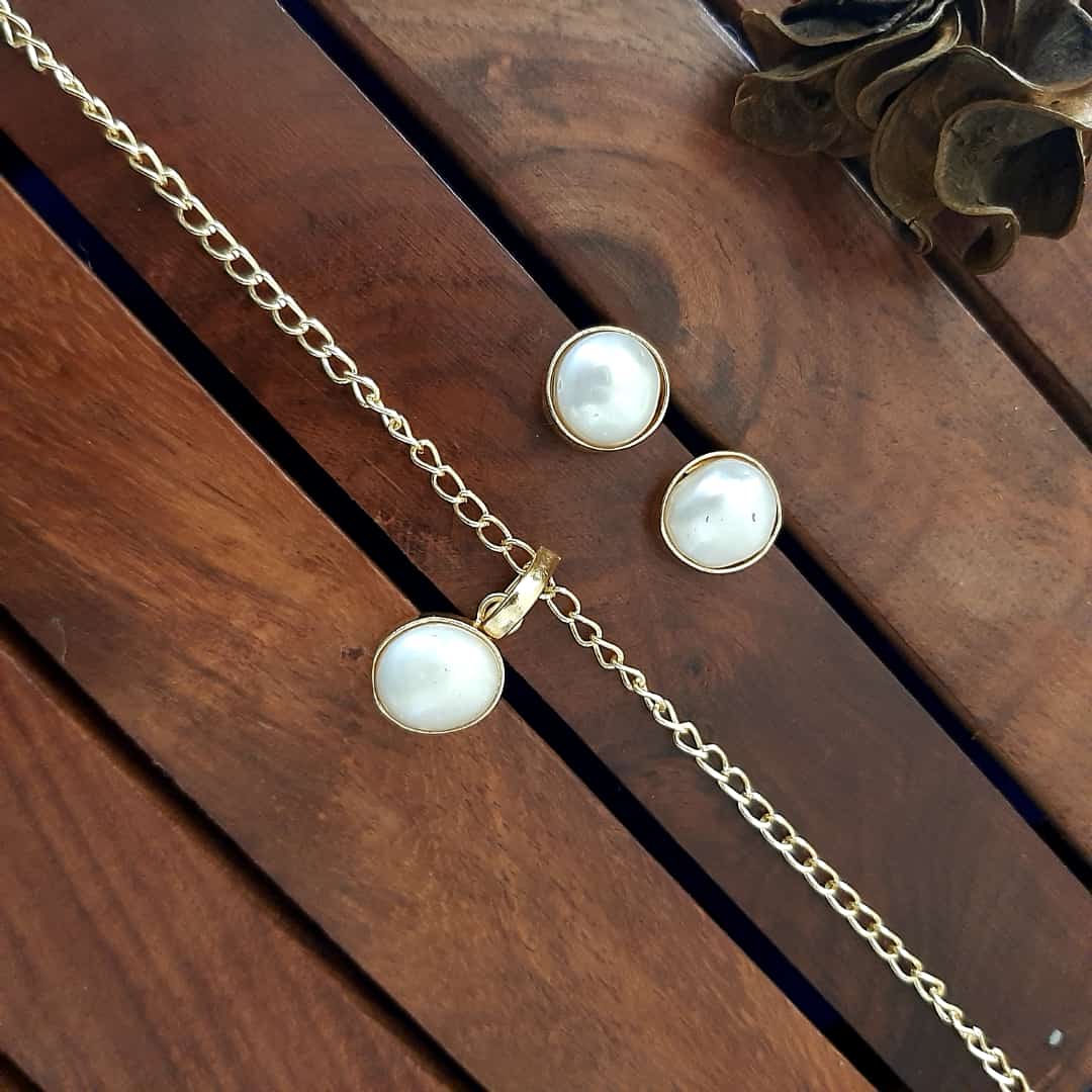 Baroque pearls and diamond necklace set with matching earrings full view