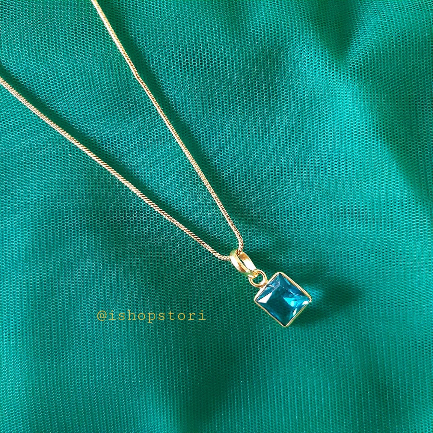 Geetika Glossy Square Stone Neckpiece With Earrings