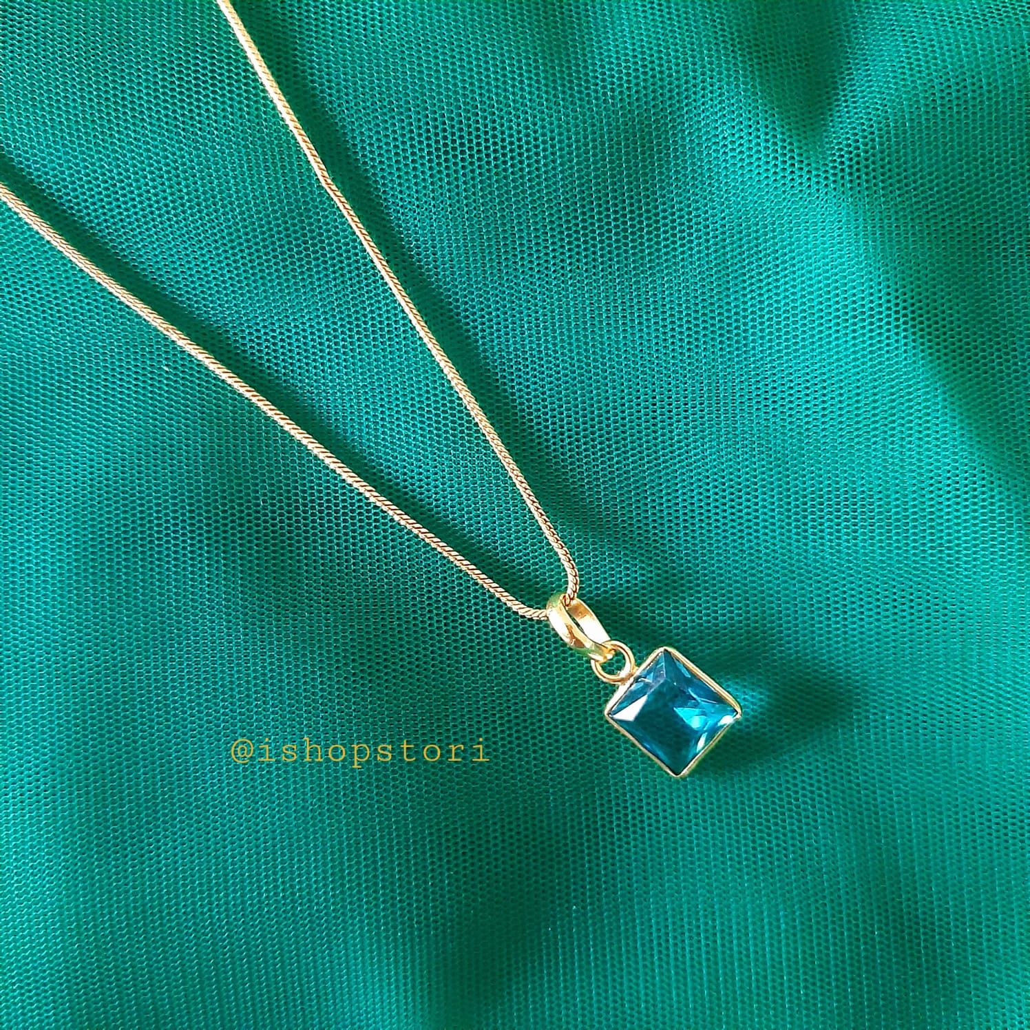 Geetika Glossy Square Stone Neckpiece With Earrings